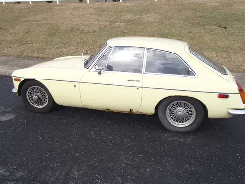 1970 MGB Gt Primrose Yellow