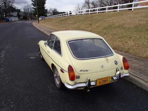 1970 MGB Gt Primrose Yellow