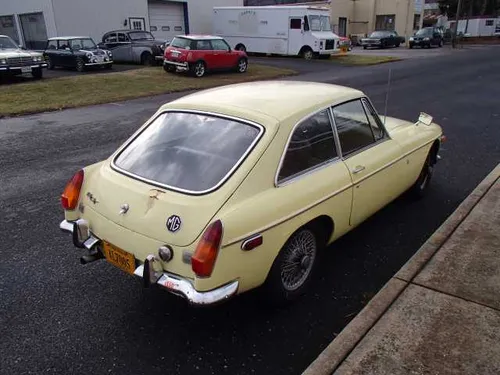 1970 MGB Gt Primrose Yellow