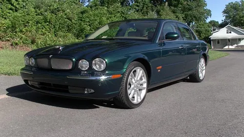 2005 Jaguar XJR